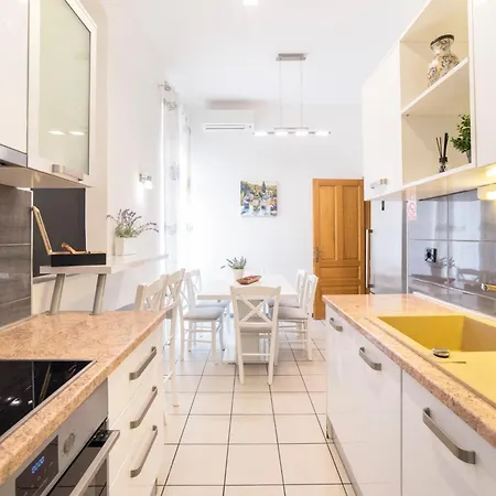 Apartment Golden Star