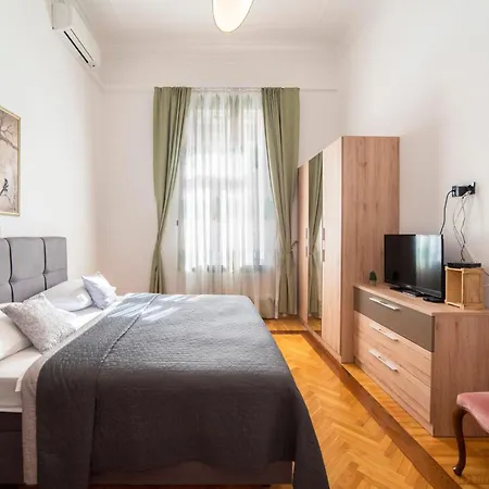 Apartment Golden Star *
