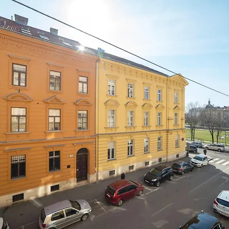 Apartment Golden Star