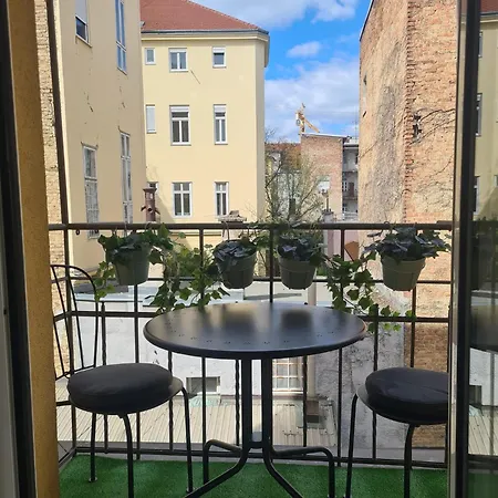 Golden Star Apartment